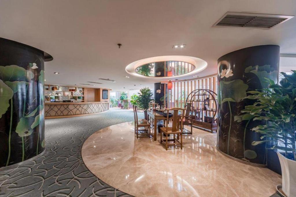 Chengdu Yinsheng International Hotel Supoqiao Exteriör bild