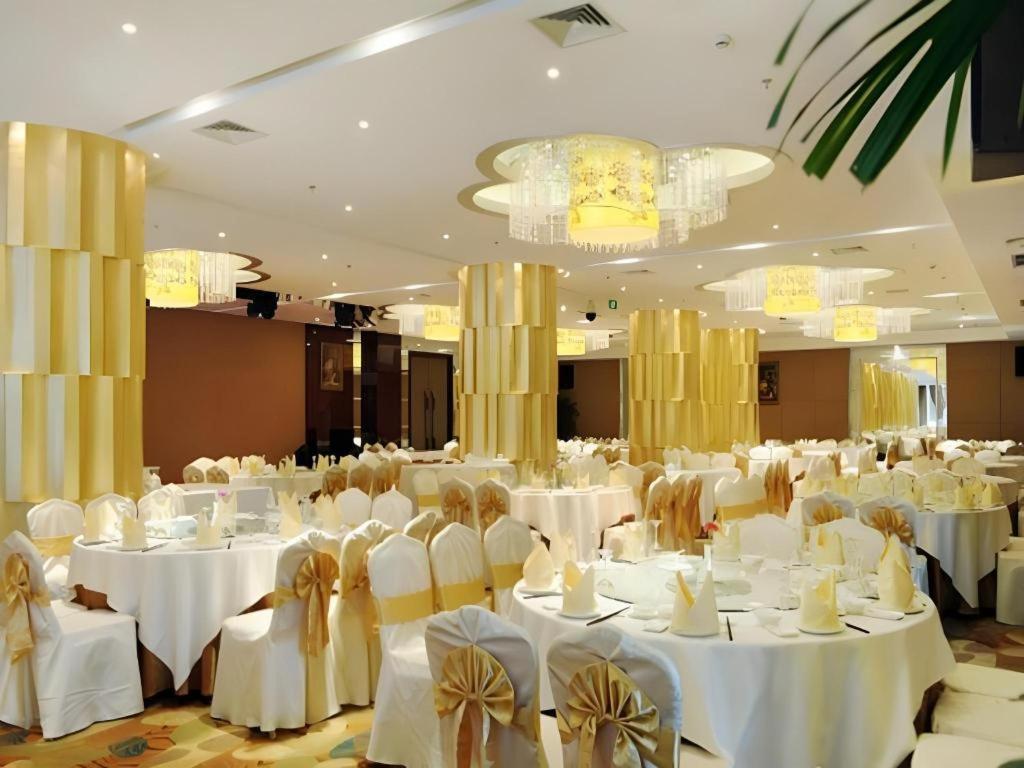 Chengdu Yinsheng International Hotel Supoqiao Exteriör bild
